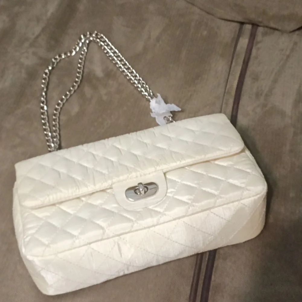 Newport news quilted chained clutch shoulder bag new never used off white.
